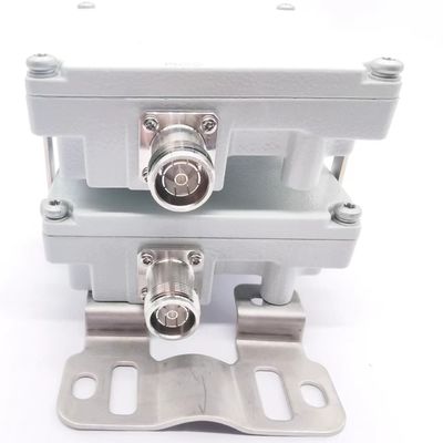 デュアルバンドローピムコンビナー 617-2690MHz 3300-3800MHz 4.3-10-F DIN-F レッド インドア/アウトドア IP65
