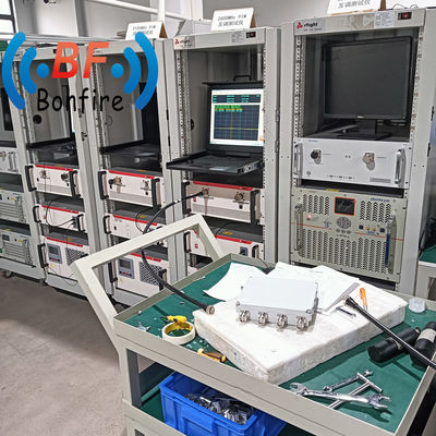 4.3-10f DIN-F 1710-2700MHz 4ポート ローピム RF クアッドバンド コンビナー RF クアッドプレクサー 2.630kg