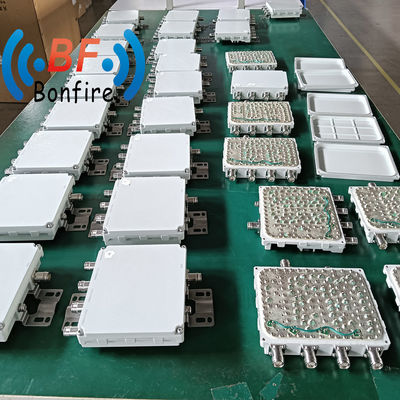 4.3-10f DIN-F 1710-2700MHz 4ポート ローピム RF クアッドバンド コンビナー RF クアッドプレクサー 2.630kg
