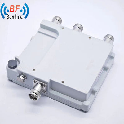 1710-2170MHz 2300-2690MHz RF低ピムディプレクサーとN女性コネクタ 4ウェイコンビナー
