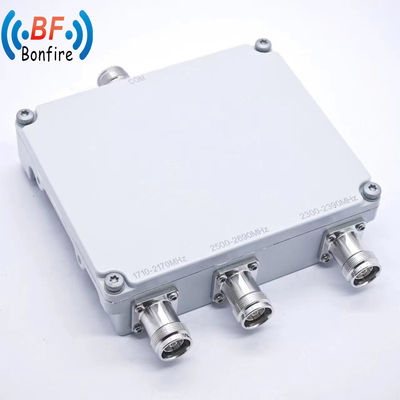 1710-2170MHz 2300-2690MHz RF低ピムディプレクサーとN女性コネクタ 4ウェイコンビナー