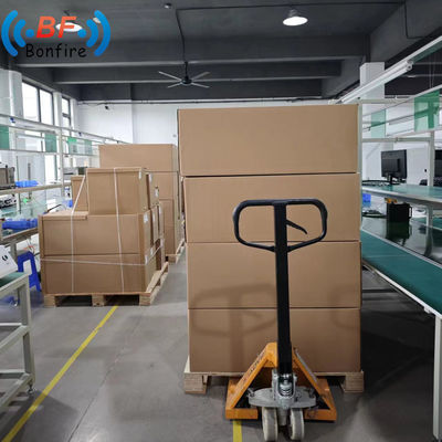698-4000MHz 双極化 2X2 MIMO 囲みパッチパネルアンテナ OEM/ODM 生産