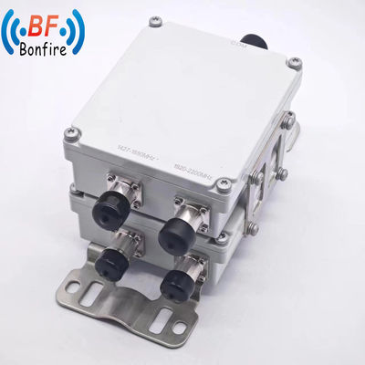 室内・室外 IP65 1710-2170MHz 2300-2690MHz RF信号ユニット 双帯ダブルクセラー コンビナー
