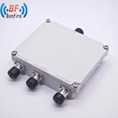 1710-1880/1920-2170/2300-2700MHz RF トリプレクサー マルチプレクサー RF コンビナー 2.800kg パッケージ