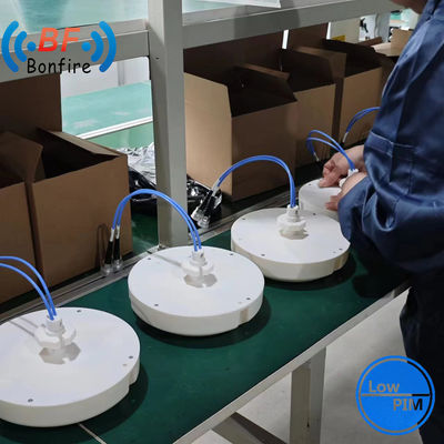 室内 3300~4000MHz ブロードバンド 5g LTE 3 / 5dBi RF アンテナ 方向的な天井アンテナ