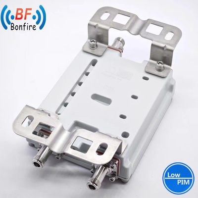 カスタマイズされたLow Pim Triple-Band Combiner N 女性 1710-2170MHz 2300-2690MHz RF トリプレクサー