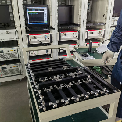 ウルトラワイドバンド 2/3/4 Way Low Pim DIN-F インターフェイス付きの反応性高電力スプリッタ