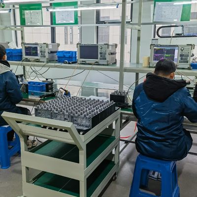 4.3-10 F インターフェイス 698-4000MHz 建物内通信システム用電源分割器