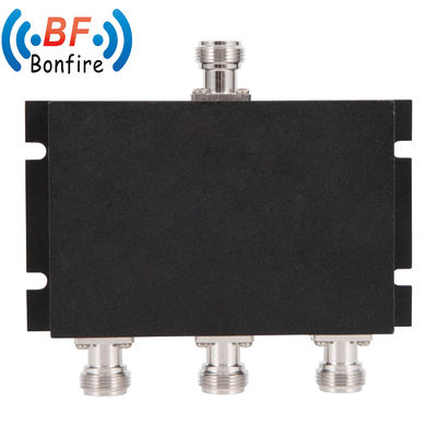 N-F インターフェイス 136-174MHz 2 Way RF マイクロストライプ パワースプリッタ 50W NF 下のデータテーブルを参照