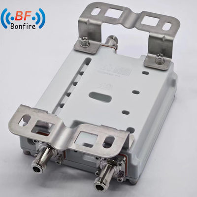 2500-2700MHz RF ディプレクサー UHF 穴式フェライトトリプレクサートランスミッターコンビナー Ibs/Das