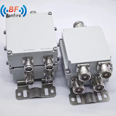2300-2400 2500-2700MHz 低ピム-150dbc RF トリプレクサー N/4.3-10 コネクタとDIN-F インターフェース