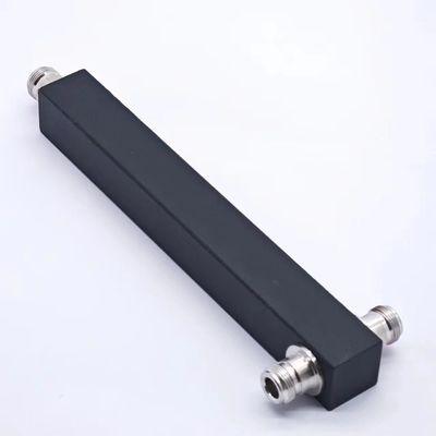 パッケージサイズ 22.00cm * 7.00cm * 4.00cm 高電力 N-F IP65 698-3800MHz 2 Way Splitter