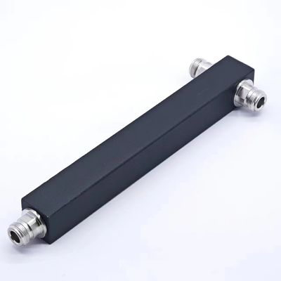 パッケージサイズ 22.00cm * 7.00cm * 4.00cm 高電力 N-F IP65 698-3800MHz 2 Way Splitter