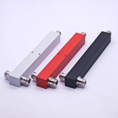 パッケージサイズ 22.00cm * 7.00cm * 4.00cm 高電力 N-F IP65 698-3800MHz 2 Way Splitter