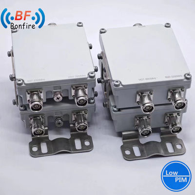 カスタマイズされたLow Pim -155dbc 2300-2400 2500-2700MHz トリプレクサー RF ディプレクサー コンビナー