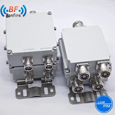 1710-1880 1920-2170 2300-2400 2500-2700MHz トリプレクサー RF ディプレクサー コンビナーとSMAコネクタ