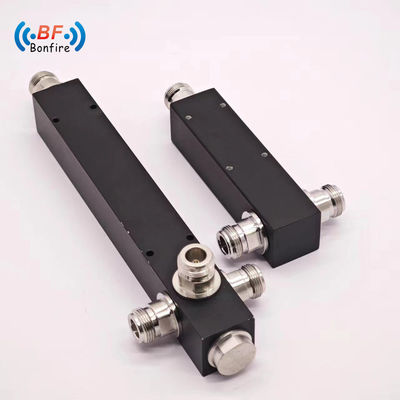 グレー 2 Way Splitter 2400-6000MHz DIN-F 黒 カスタマイズされたパッケージ 総重量 0.510kg