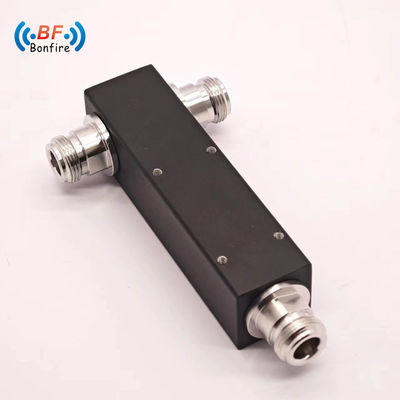 500W 2方向電源分割器 5000-6000MHz -155dBc 4.3-10 女性 IP65 カスタマイズされた灰色