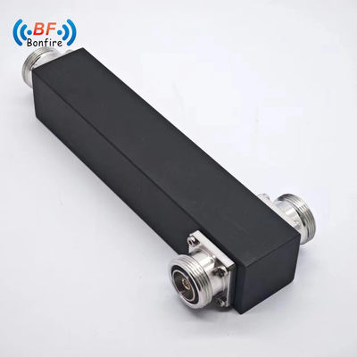 500W 2方向電源分割器 5000-6000MHz -155dBc 4.3-10 女性 IP65 カスタマイズされた灰色