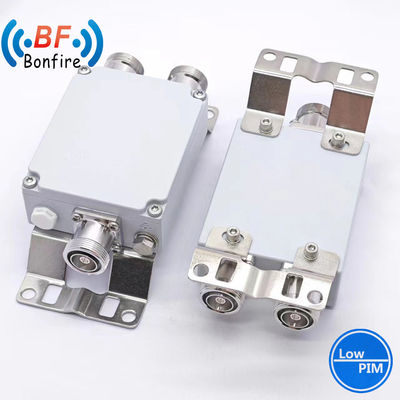 DIN 女性 RF コンビネーター コアシアル RF Attenuator 2300-2400 2500-2700MHz 200W Attenuator