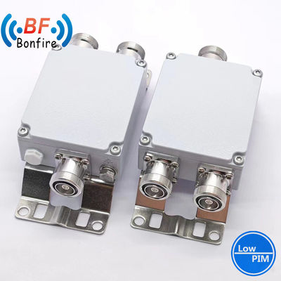 200W 3/6/10/15/20dB RF コンビナー DIN-F 2300-2400 2500-2700MHz の恒常減速器