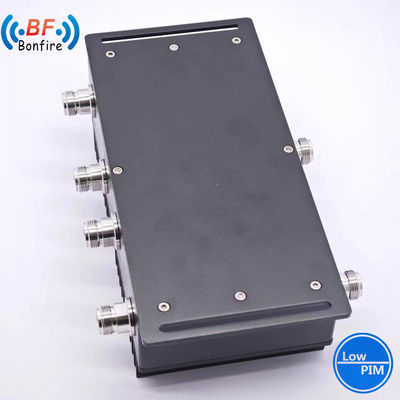3X3ハイブリッドカップラー 617-3800MHz 3 in 3 out RFハイブリッドコンビナー 4.3-10 Ibs/Das の女性