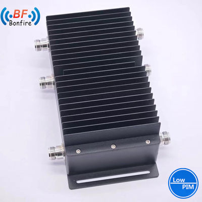 ハイブリッドコムバイナー 698-4000MHz RF ブロードバンド ハイブリッドコムバイナー 4X4 カスタマイズされた赤色 コムバイナー