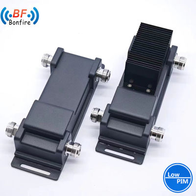 698-4000MHz 4.3-10-F/DIN-F/N-F 4X4 シグナル伝送のためのハイブリッドカップラー組み合わせ