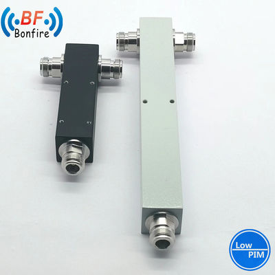 698-4000MHz 300 N 女性型コネクタ 2 方向 丸い空洞 RF パワー スプリッター グレー