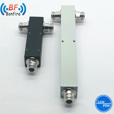698-4000MHz 300 N 女性型コネクタ 2 方向 丸い空洞 RF パワー スプリッター グレー