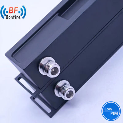 698-4000MHz RFハイブリッドカップラー 低ピム 3 dB カップラー ブラック インターフェース 4.3-10-F/DIN-F/N-F