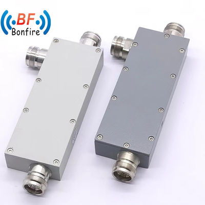 黒色 698-3800MHz 25dB カップリング度 300W 0.3dB RF 腔方向カップラー