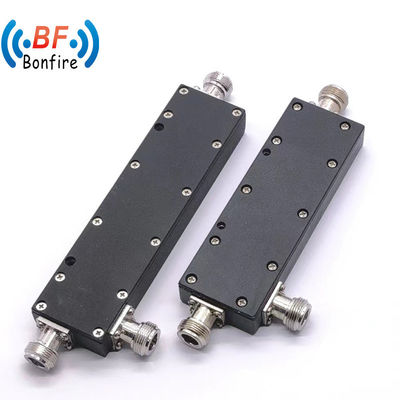 黒色 698-3800MHz 25dB カップリング度 300W 0.3dB RF 腔方向カップラー