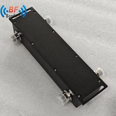 IP65 2in 2out 5g 698-3800MHz N-女性 RFハイブリッドカップラー コンビナー インドア/アウトドア