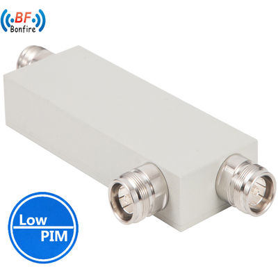 698-4000MHz 低ピム -160dbc IP65 N 女性方向性カップラーインターフェイス N-F グレー/赤