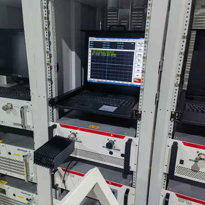 200W低ピム負荷 RF終止負荷 350-6000MHz グレー/赤/黒の内部の建物