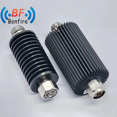 室内・室外 IP65 100W 3 6 10 15 20 25 30dB 低ピム RF コアシアル減声器 DC-3800MHz