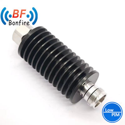 室内・室外 IP65 100W 3 6 10 15 20 25 30dB 低ピム RF コアシアル減声器 DC-3800MHz