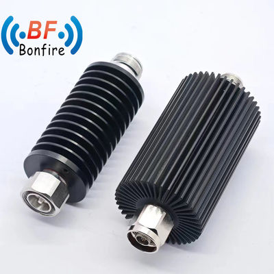 室内・室外 IP65 100W 3 6 10 15 20 25 30dB 低ピム RF コアシアル減声器 DC-3800MHz