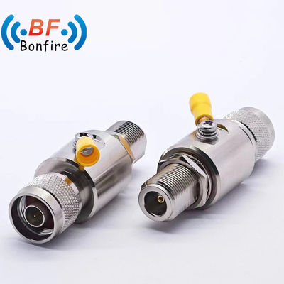 UHF RF コアシアルケーブルコネクタ N-M から N-F インターフェース