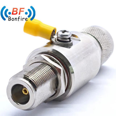 UHF 女性からUHF 女性隔壁同軸接続器 超電圧保護器 赤い室内/室外 IP65