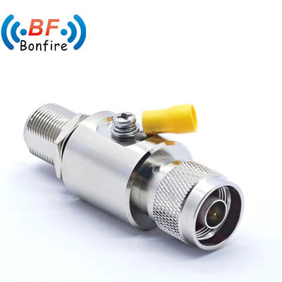 UHF 女性からUHF 女性隔壁同軸接続器 超電圧保護器 赤い室内/室外 IP65