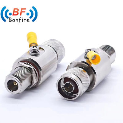 UHF 女性からUHF 女性隔壁同軸接続器 超電圧保護器 赤い室内/室外 IP65