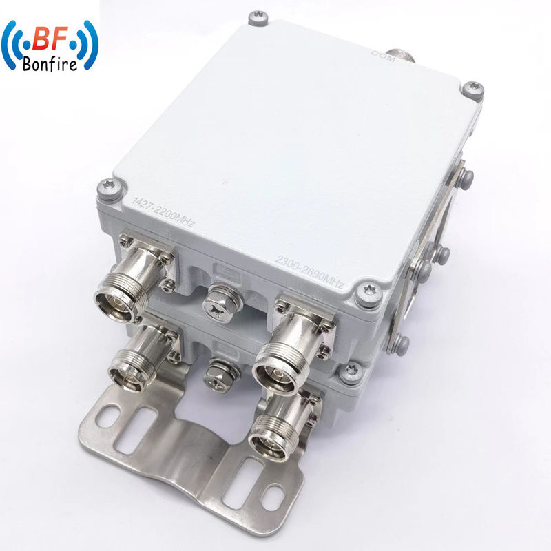 4G LTE ネットワーク用のダブルバンド低ピムコンビナー 698-960MHz 1710-2700MHz 4.3-10-F DIN-F