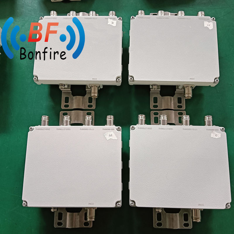 4.3-10f DIN-F 1710-2700MHz 4ポート ローピム RF クアッドバンド コンビナー RF クアッドプレクサー 2.630kg