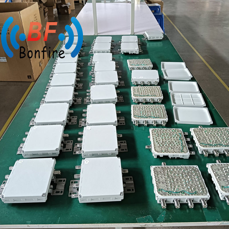 1710-2700MHz RF 低ピムクワッドプレクサー 室内 マルチプレクサー クワッドバンド コンビナー 4.3-10 女性