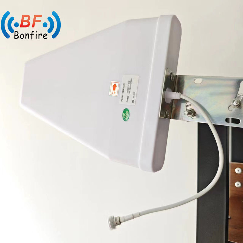 フルバンド698-4000MHz 4G ヤギ ログ周期的な無線屋外通信 LPDAアンテナ