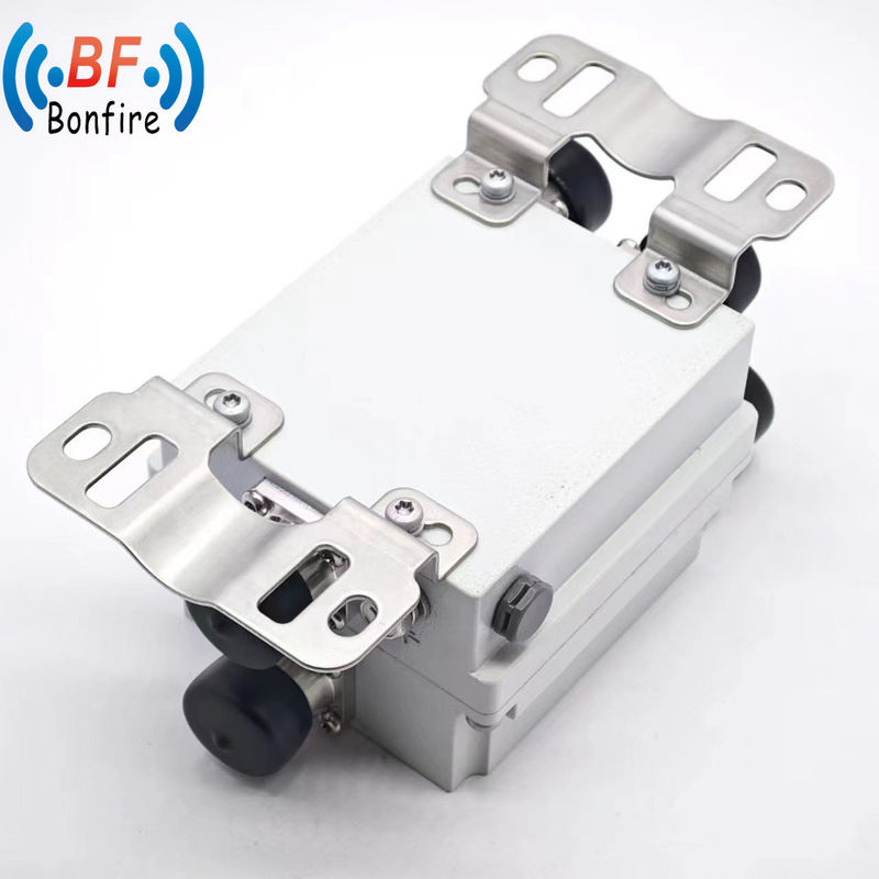 1710-1880/1920-2170/2300-2700MHz RF 低ピムクワッドプレクサー グレークワッドバンドコンバイナー -155dbc