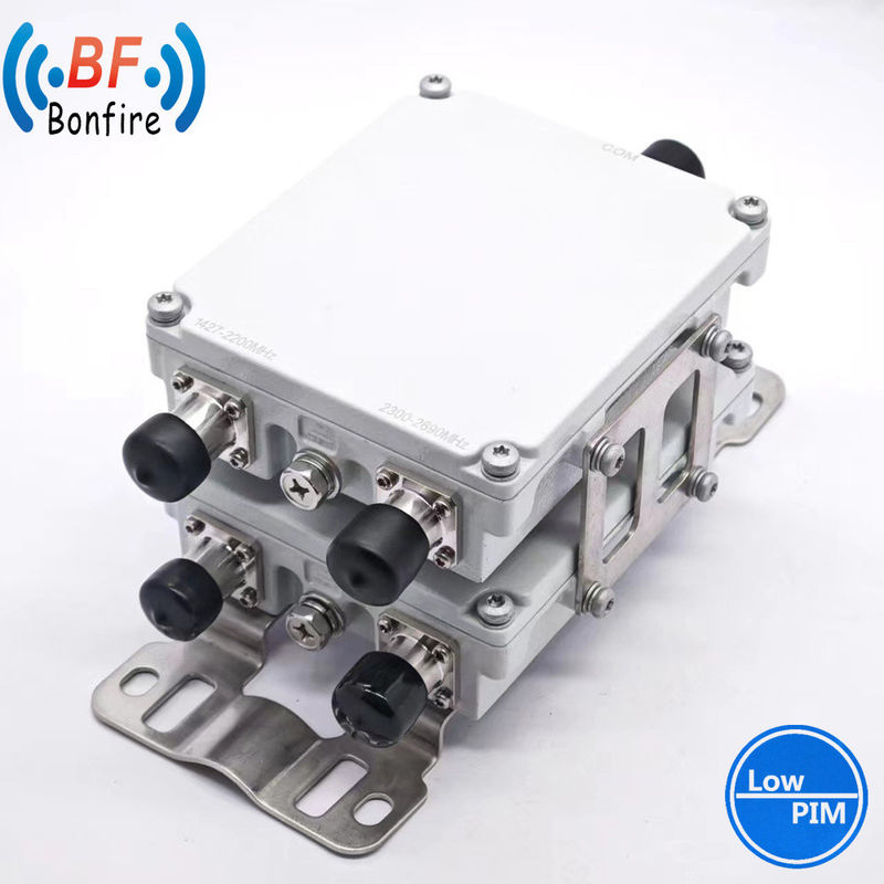 カスタマイズされたLow Pim Triple-Band Combiner N 女性 1710-2170MHz 2300-2690MHz RF トリプレクサー