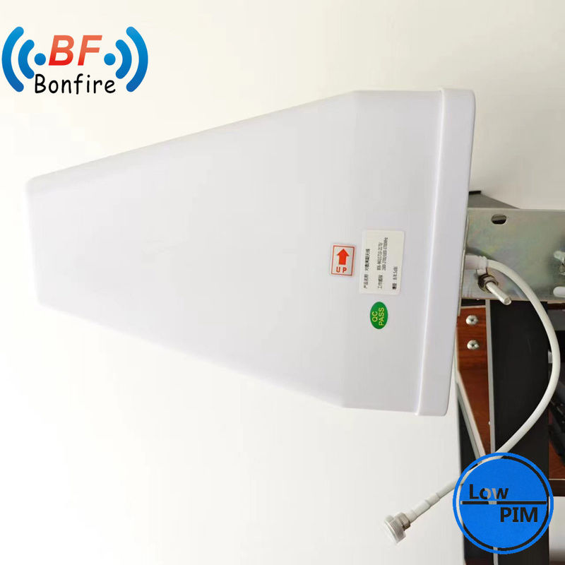 ブロードバンド・インドア・オムニアンテナ 698-4000MHz 3G/4G/GSM/LTE N 女性コネクタ付きホワイト